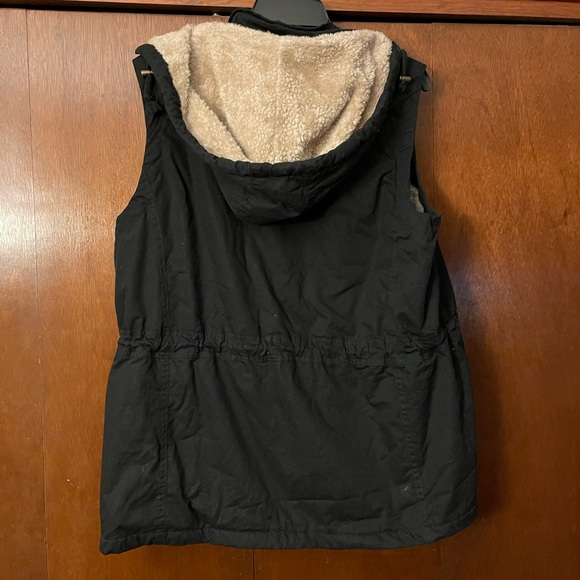 Fur lined black vest from Chic Soul - Picture 3 of 6